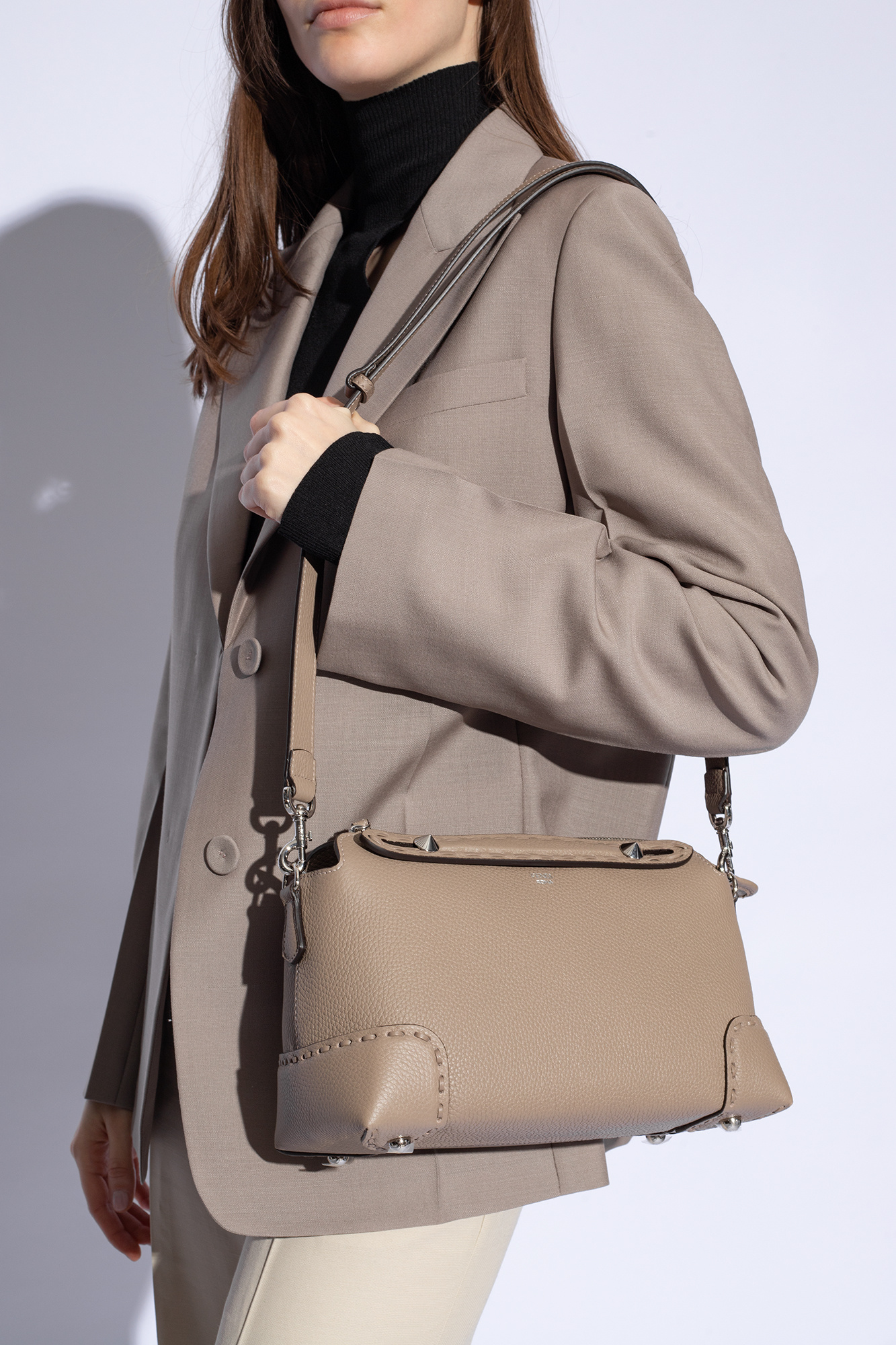 Les dernierseres sacs Fendi 2 Jours mises en ligne Brown By The Way Medium shoulder bag Fendi SchaferandweinerShops GQ